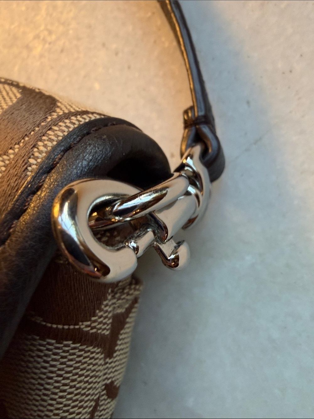 Coach Turn-lock Mini/Wristlet - Picture 8 of 8